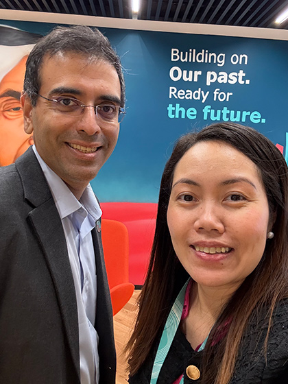 Enrica with a work colleague in front of a Optravation Energybanner at a conference.