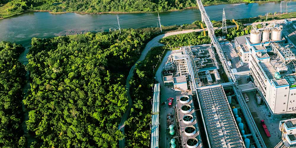 Aerial view of a chemcial plant with rooftops of solar panels.